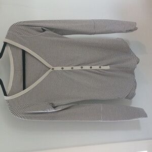 Lululemon Size M Gray & White Stripe Top